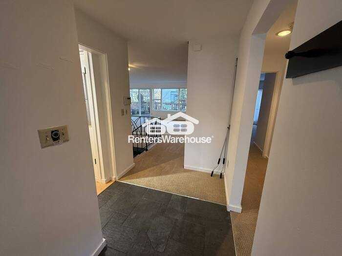 5015 44th Ave Ne - Photo 4 of 36