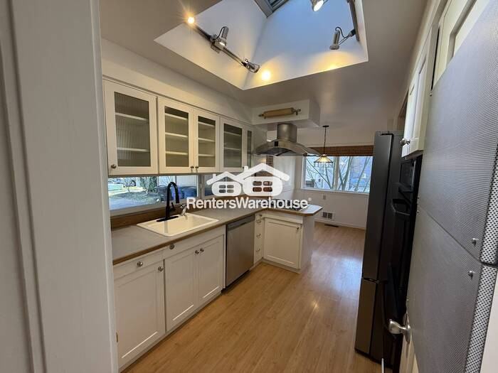 5015 44th Ave Ne - Photo 5 of 36