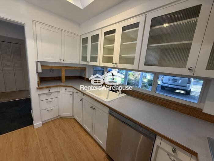 5015 44th Ave Ne - Photo 6 of 36