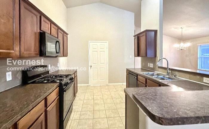 6107 Wilcox Point Dr - Photo 2 of 28