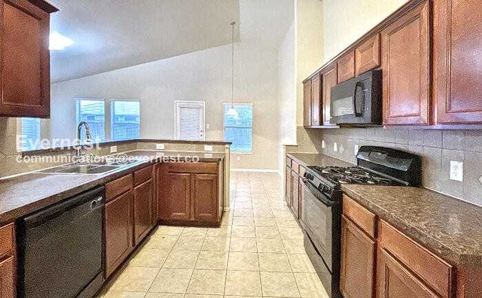 6107 Wilcox Point Dr - Photo 3 of 28