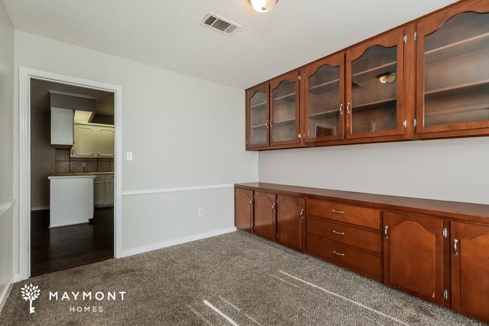 5559 Marblehead Dr - Photo 7 of 13