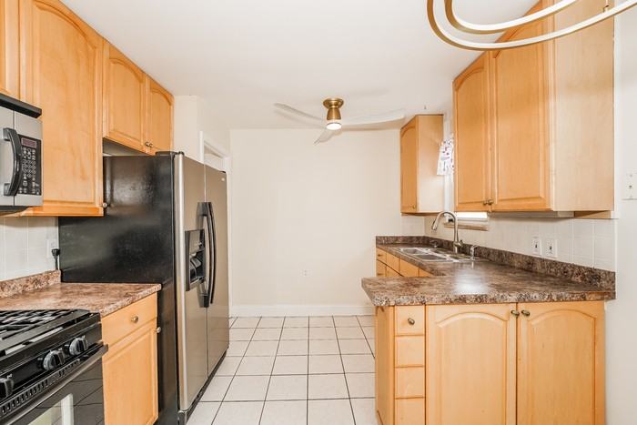 1557 Woodrow Ave - Photo 3 of 23