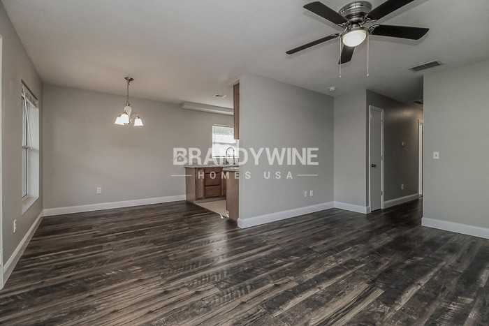 1423 N Tremain St - Photo 4 of 20