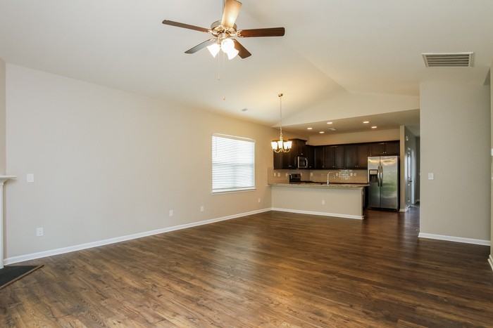 118 Southhampton St - Photo 4 of 16