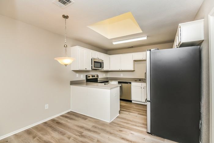 1306 Indian Wells Trl - Photo 7 of 16