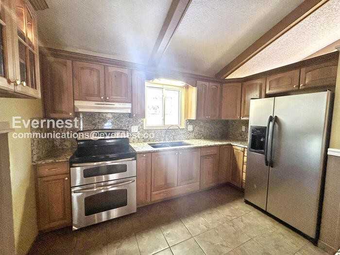 3118 Squaw Valley Dr - Photo 4 of 36