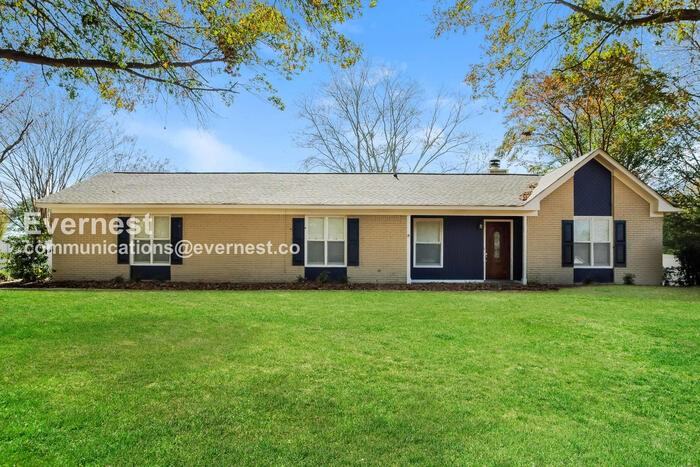 100 Shackleford Rd - Photo 2 of 20