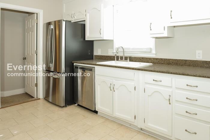 100 Shackleford Rd - Photo 4 of 20