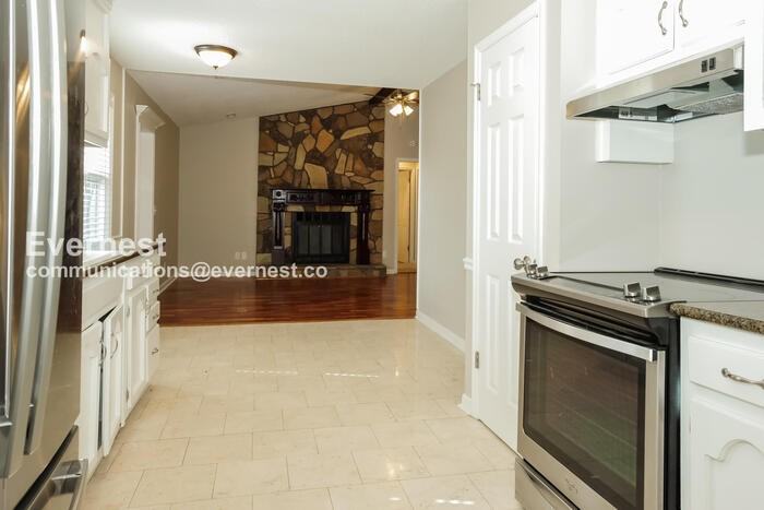 100 Shackleford Rd - Photo 5 of 20