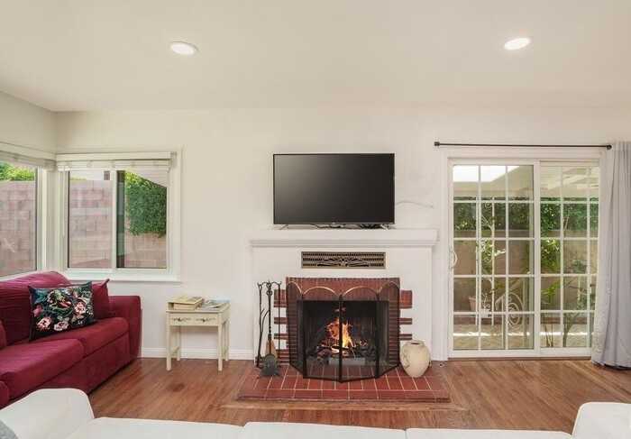 7128 Mammoth Ave - Photo 4 of 27