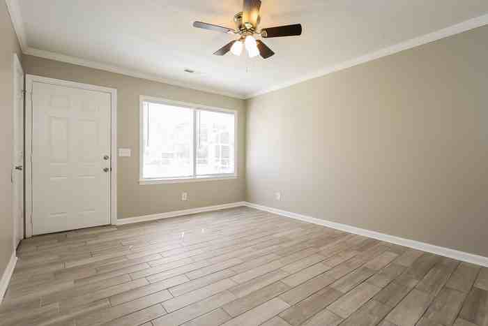 986 Margaret Dr - Photo 4 of 16