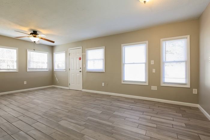 986 Margaret Dr - Photo 5 of 16