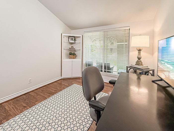 2439 Lita Pl - Photo 7 of 33