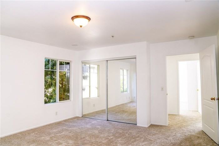 214 Violet Ave - Photo 6 of 23