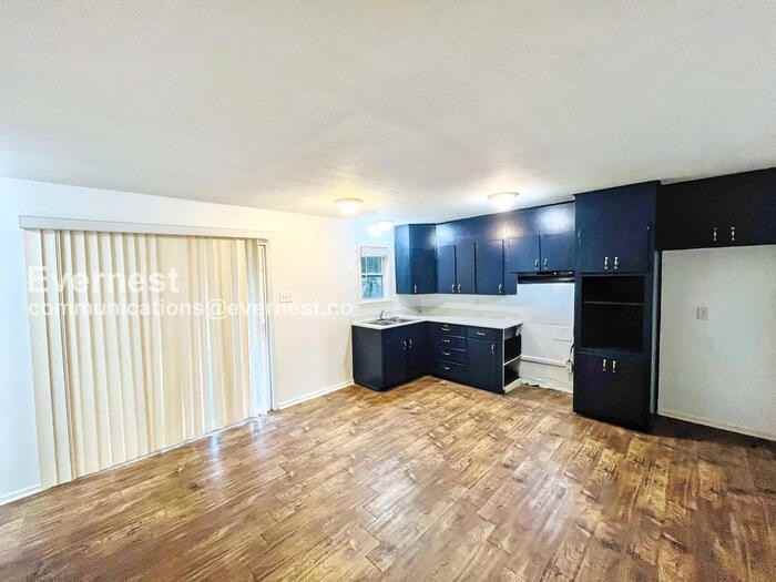 1460 Woody Dr - Photo 3 of 27