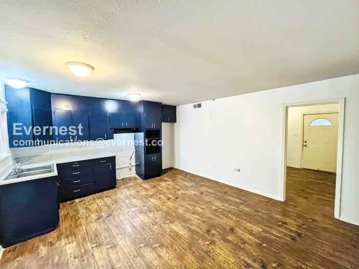 1460 Woody Dr - Photo 4 of 27