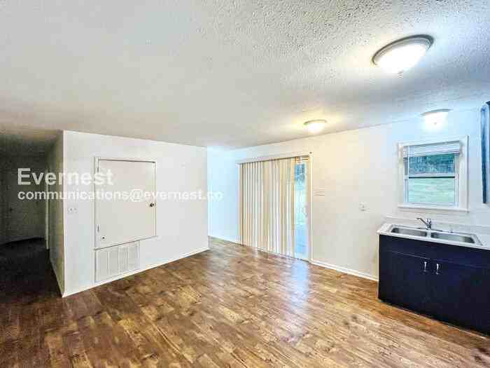 1460 Woody Dr - Photo 5 of 27