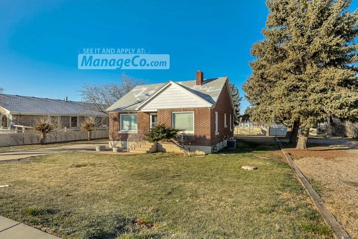 587 N 1000 W - Photo 2 of 23