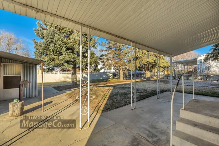 587 N 1000 W - Photo 3 of 23