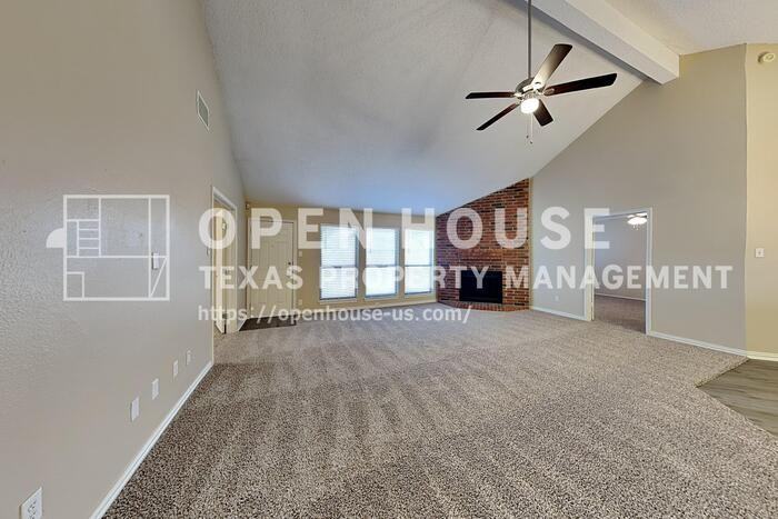 805 Sandhurst Dr - Photo 4 of 21