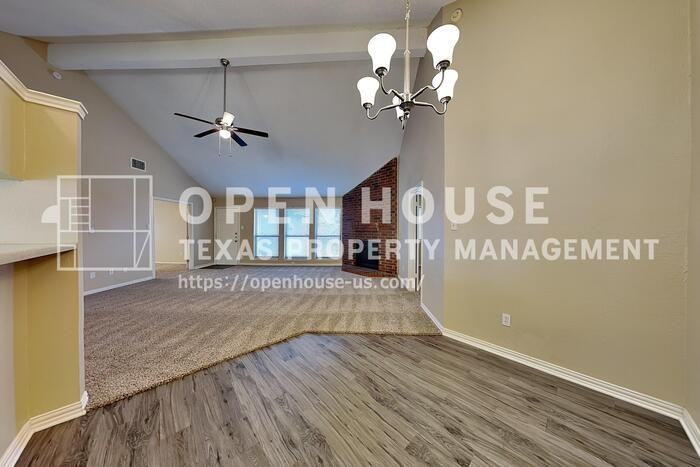 805 Sandhurst Dr - Photo 7 of 21