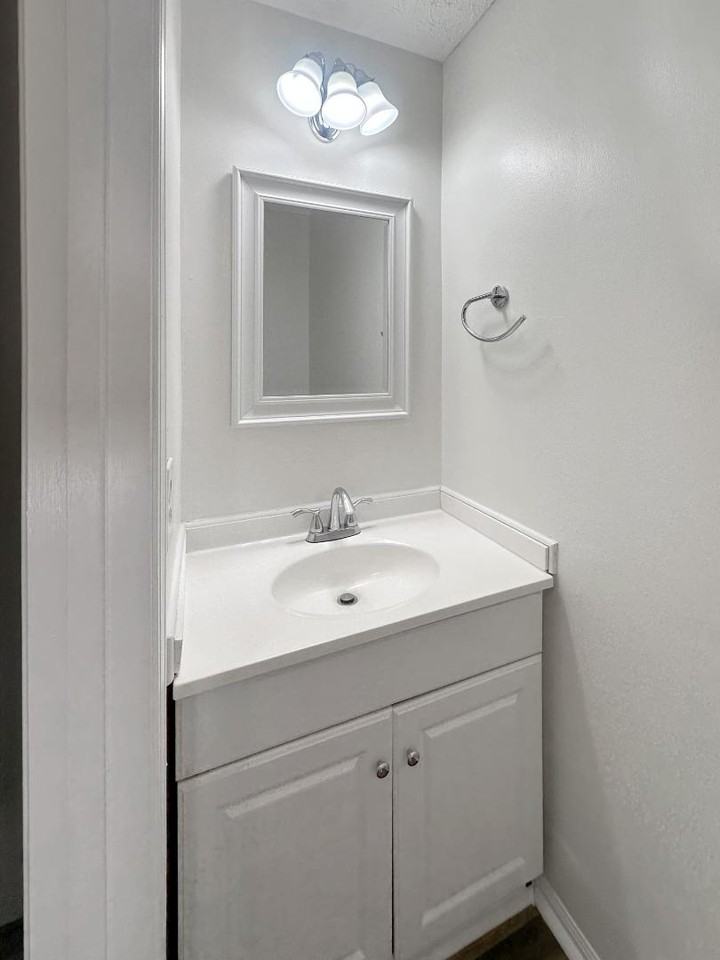 563 Melissa Ct - Photo 4 of 11