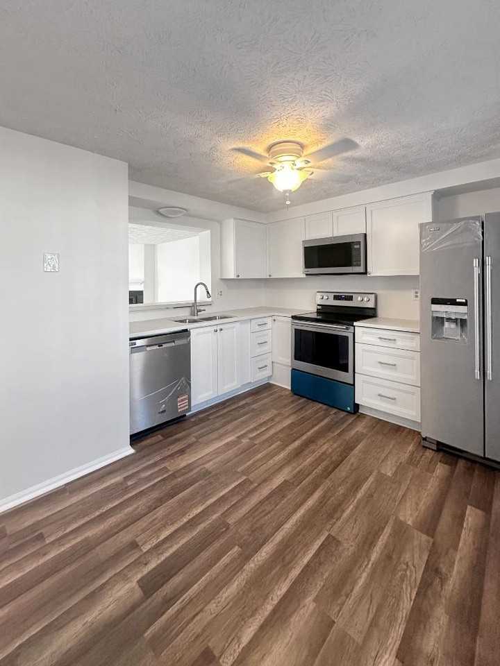 563 Melissa Ct - Photo 7 of 11