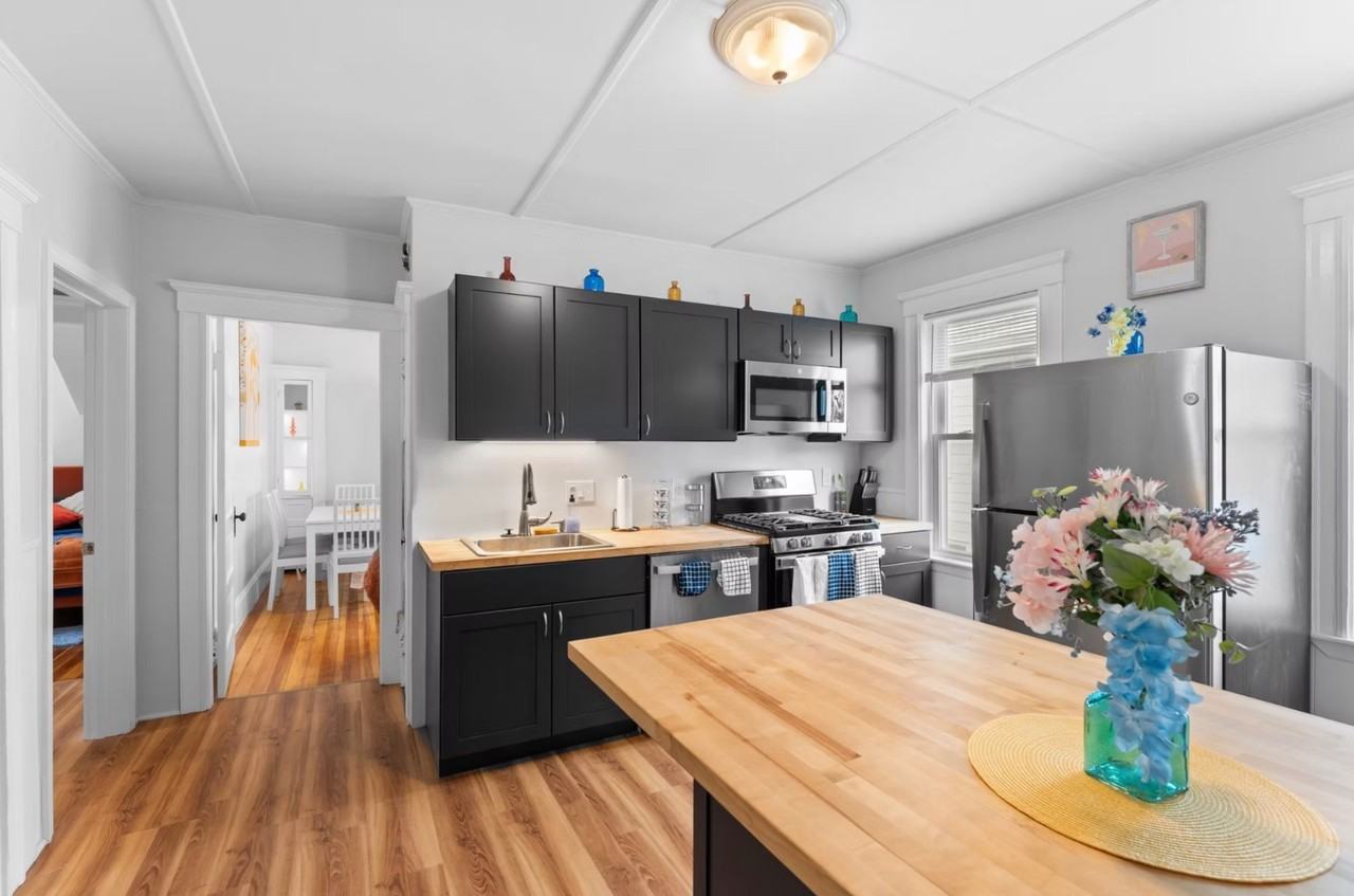 29 Harbor St - Photo 2 of 39