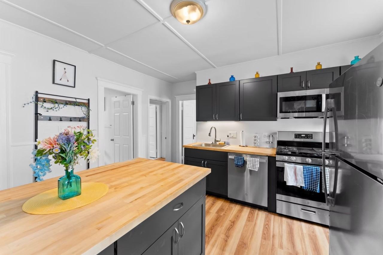 29 Harbor St - Photo 5 of 39