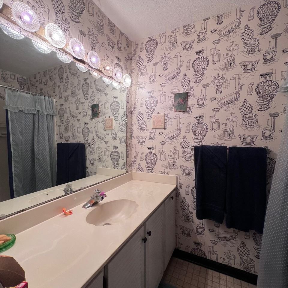 306 Thomas Jefferson Dr #306 - Photo 7 of 9