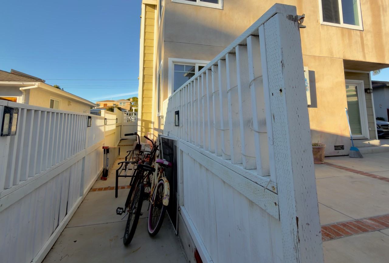 733 Beryl St #1-2 - Photo 5 of 18