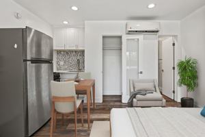 featured image of 2730 Raymond Ave #4