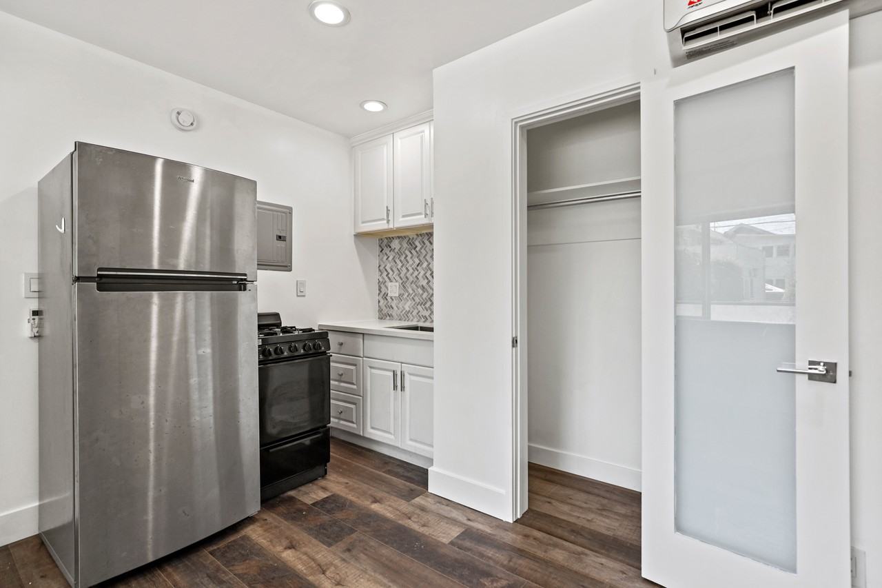 2730 Raymond Ave #4 - Photo 4 of 18