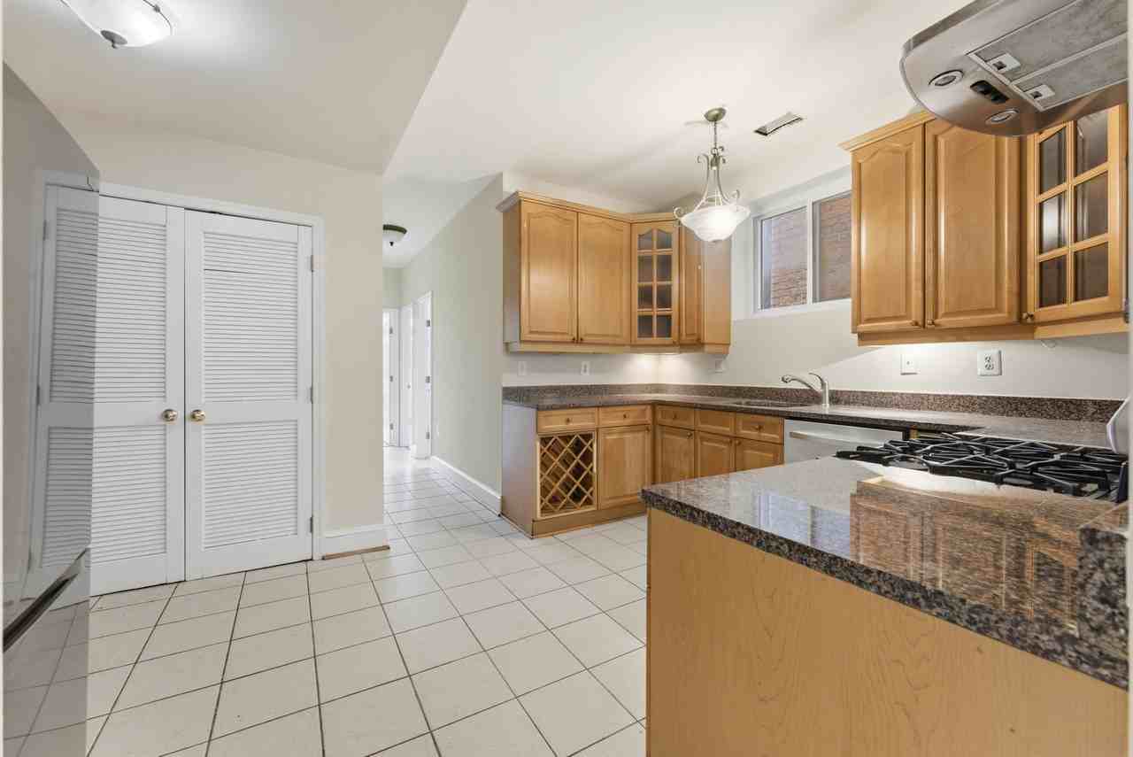 1362 Irving St Nw #B - Photo 7 of 39