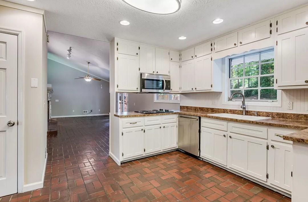 4851 Timberland Dr Sw #A - Photo 6 of 19