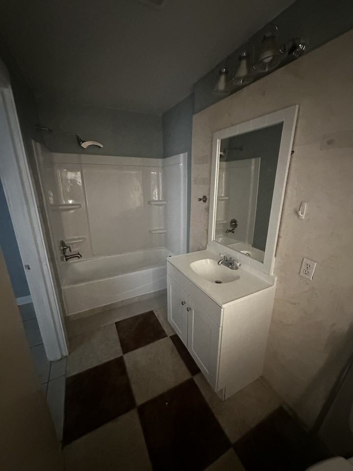 2504 Reynolds Ave #NA - Photo 3 of 10