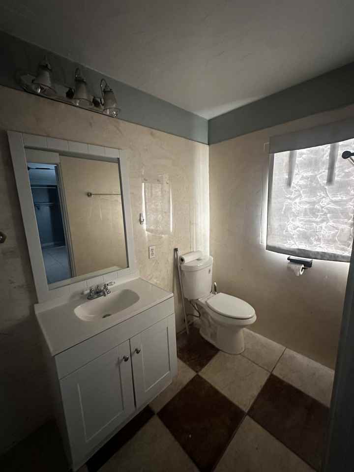 2504 Reynolds Ave #NA - Photo 5 of 10