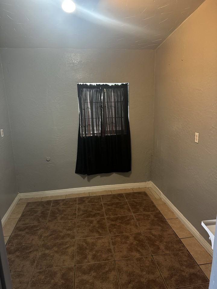 2504 Reynolds Ave #NA - Photo 7 of 10