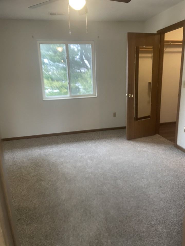 2612 Eastview Dr #0 - Photo 2 of 5