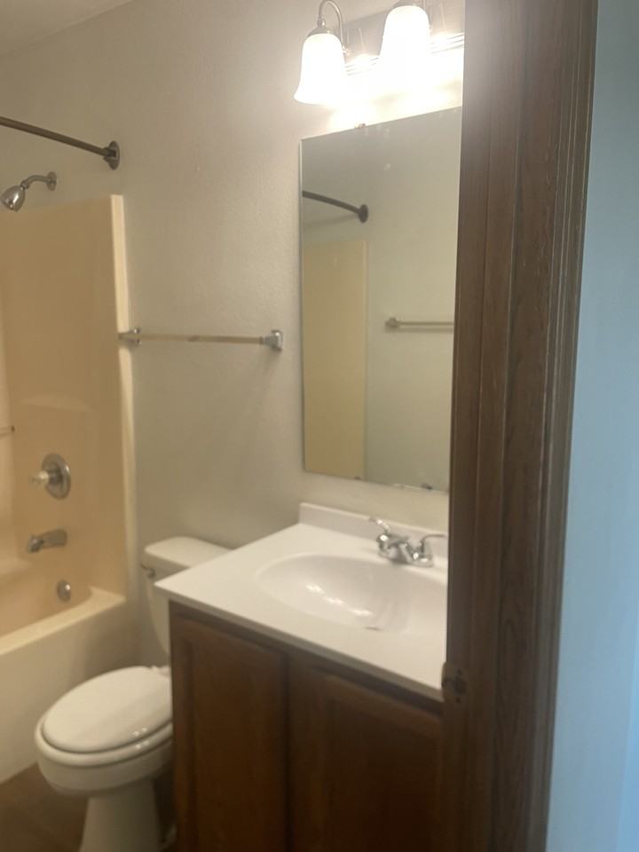 2612 Eastview Dr #0 - Photo 4 of 5