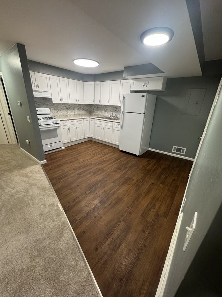 11 Commercial St #2 - Photo 2 of 8