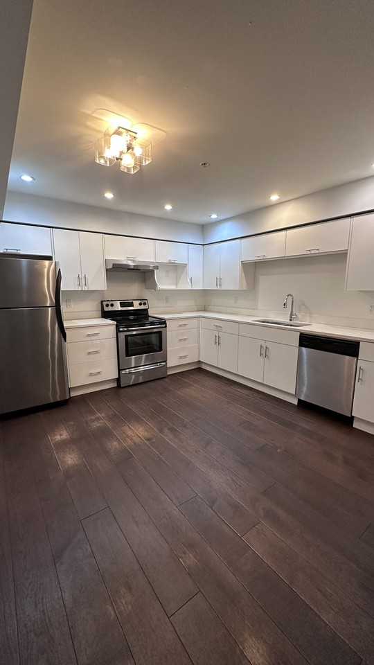 1101 Prospect Ave - Photo 3 of 9