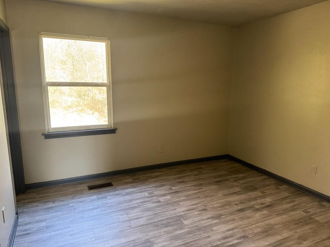 908 Redstone Ln - Photo 2 of 15