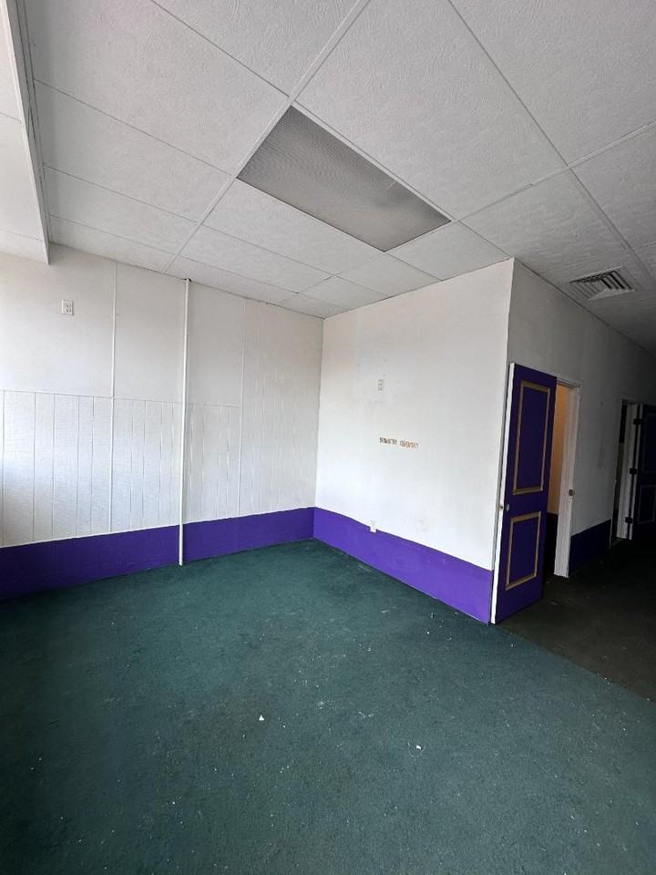 113 W Main St - Photo 7 of 9