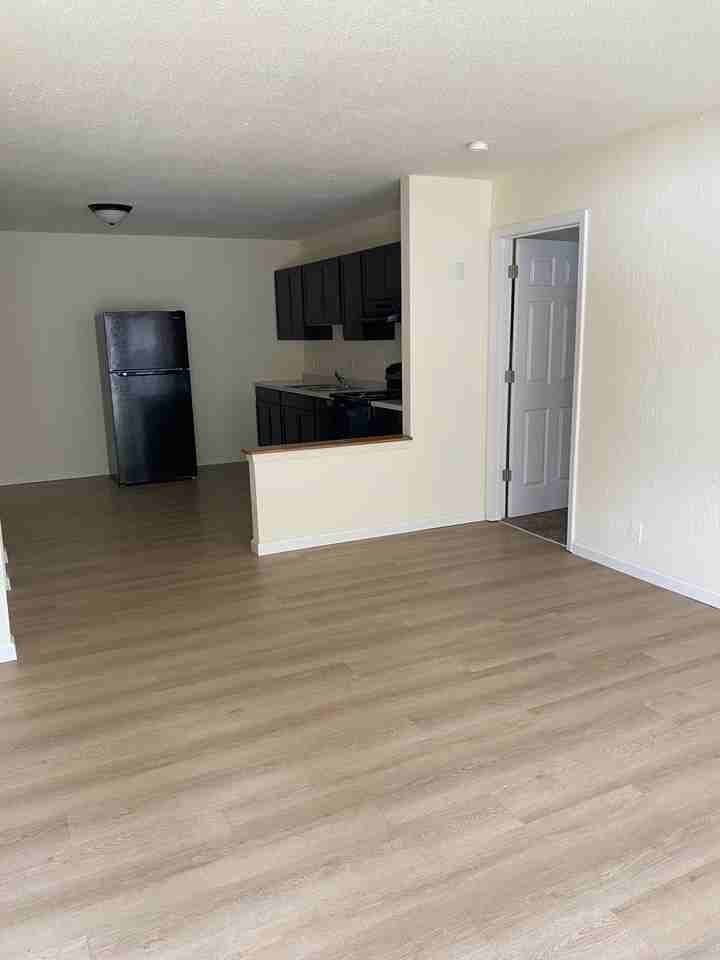 150 Willow St #D - Photo 2 of 4