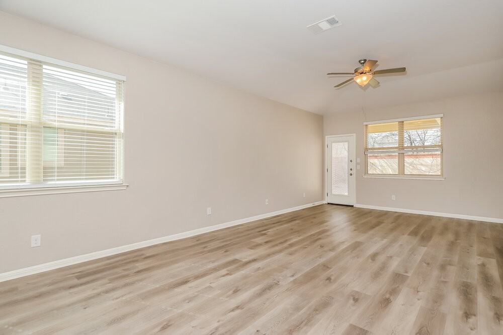 8233 Oak Harvest Dr - Photo 4 of 16