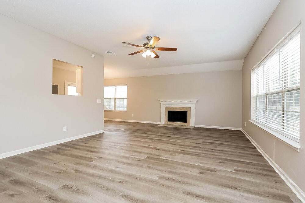 327 Lake Forest Dr - Photo 4 of 16