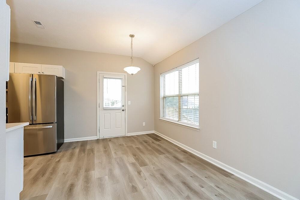 327 Lake Forest Dr - Photo 5 of 16