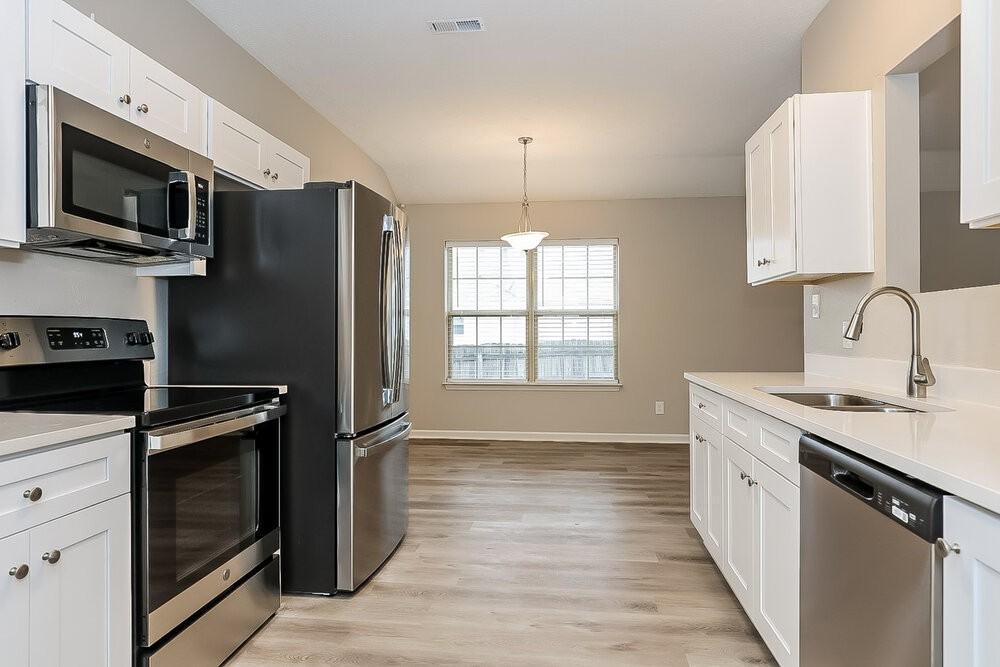 327 Lake Forest Dr - Photo 7 of 16